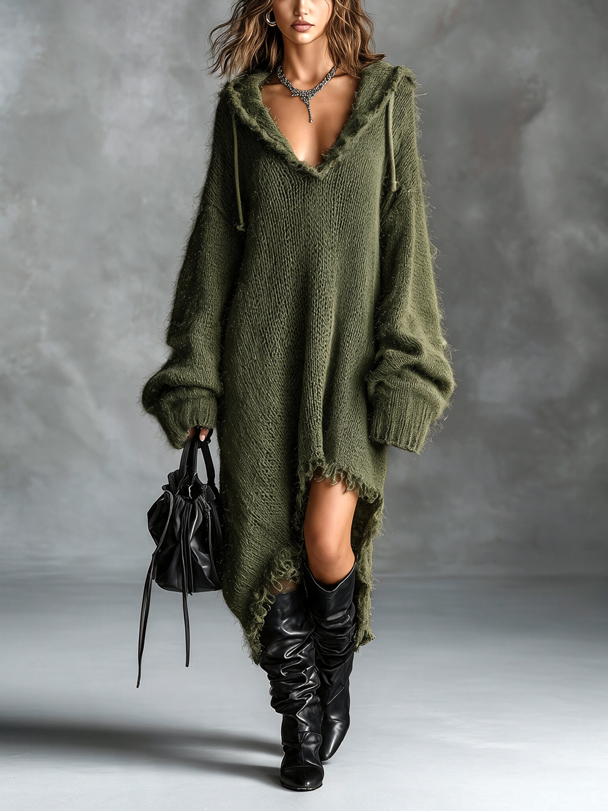 Robe midi en maille douillette à capuche