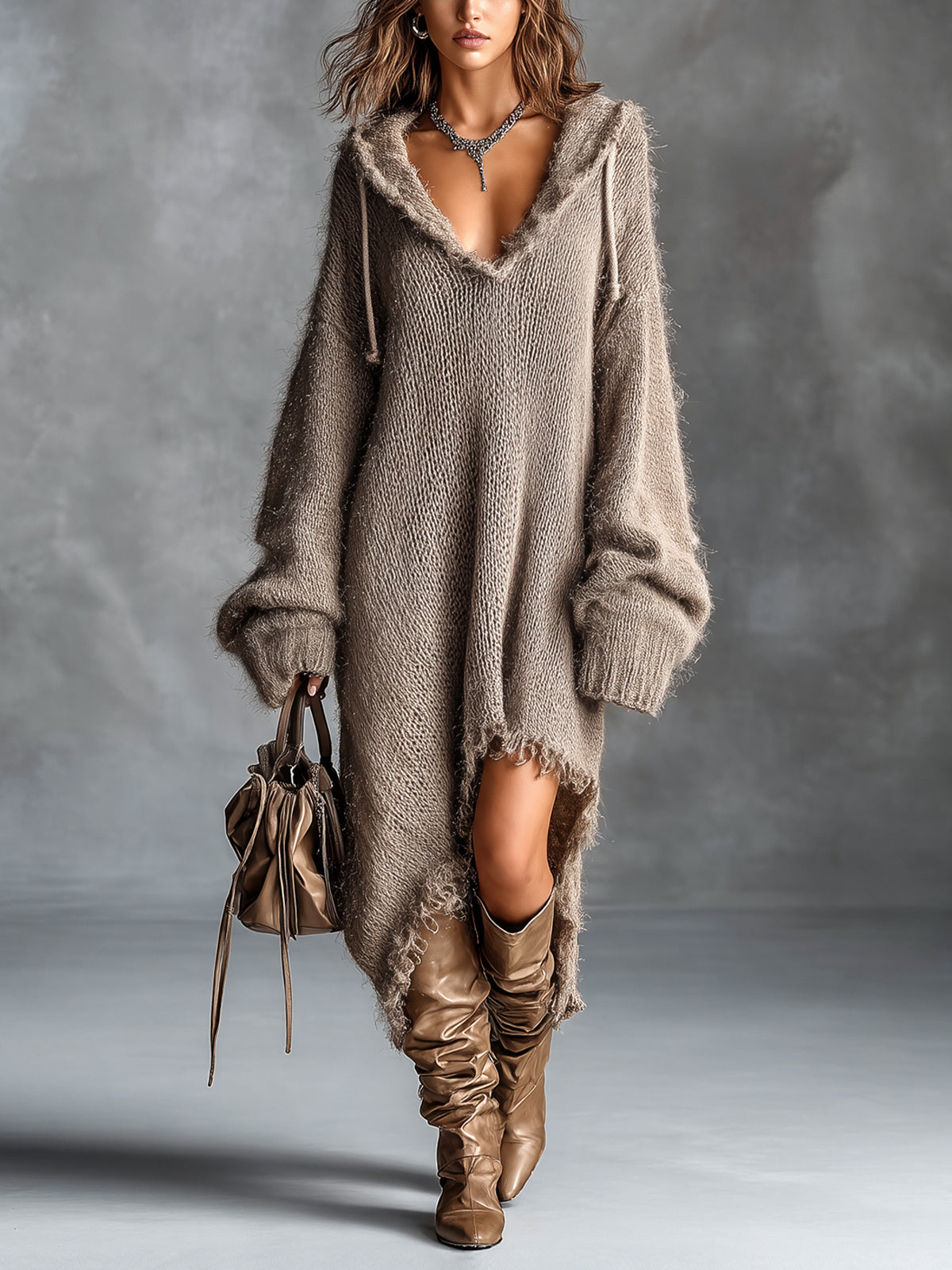 Robe midi en maille douillette à capuche