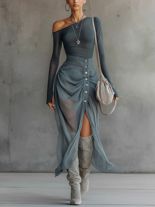 Robe maxi longue en mousson extensible bleue, épaules dénudées et fente à l'ourlet