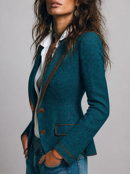 Blazer rétro cintré en tweed à chevrons et détails contrastés