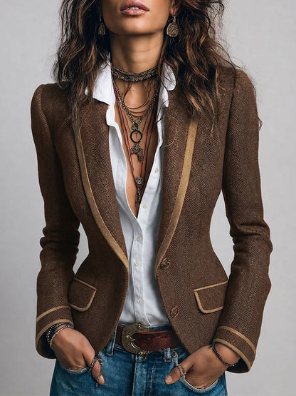 Blazer rétro cintré en tweed à chevrons et détails contrastés
