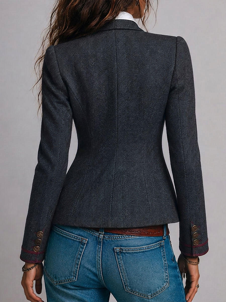 Blazer rétro cintré en tweed à chevrons et détails contrastés