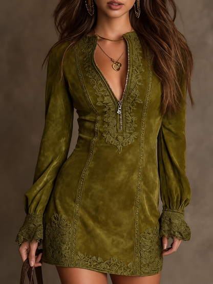 Alessandra | Robe Courte Brodée en Suédine
