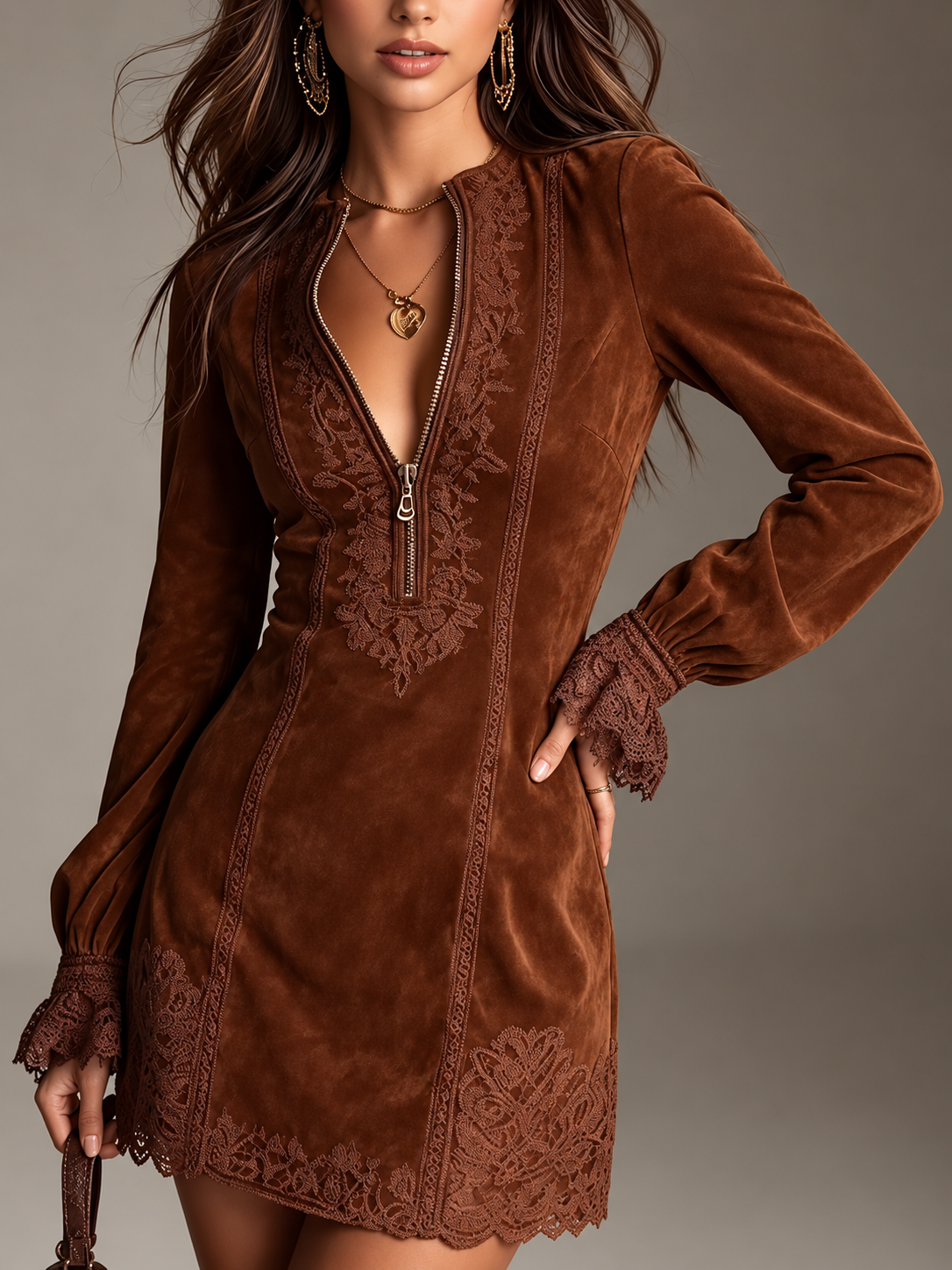 Alessandra | Robe Courte Brodée en Suédine