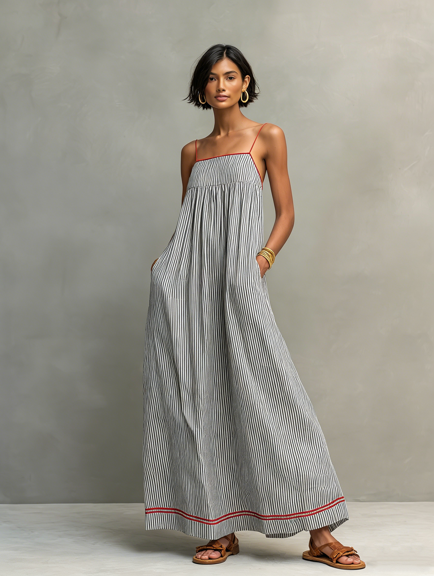 Felicia | Robe longue minimaliste à rayures pour femme avec finitions rouges et fines bretelles