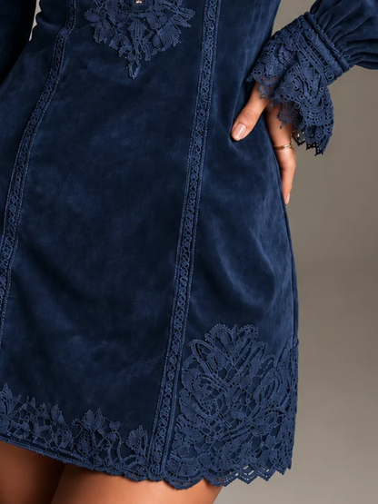 Alessandra | Robe Courte Brodée en Suédine