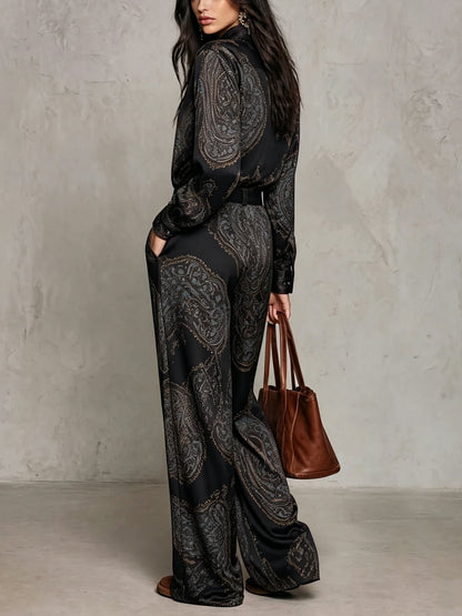 Ensemble chemise et pantalon large en satin paisley bordeaux