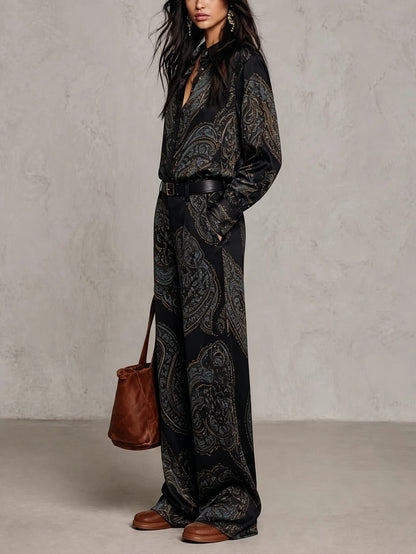 Ensemble chemise et pantalon large en satin paisley bordeaux