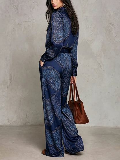 Ensemble chemise et pantalon large en satin paisley bordeaux