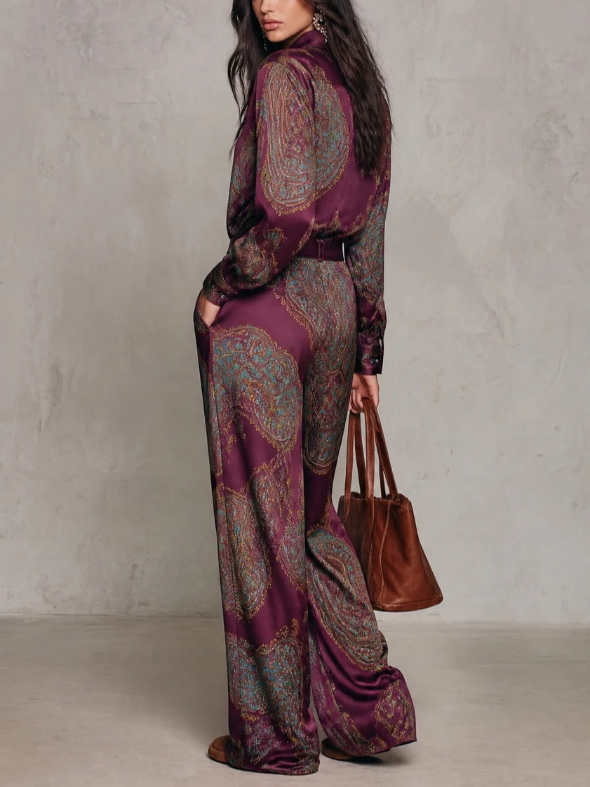 Ensemble chemise et pantalon large en satin paisley bordeaux