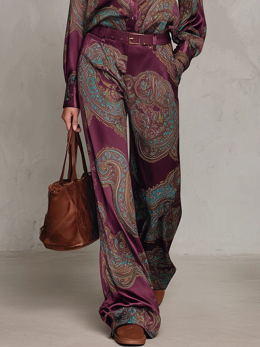 Ensemble chemise et pantalon large en satin paisley bordeaux