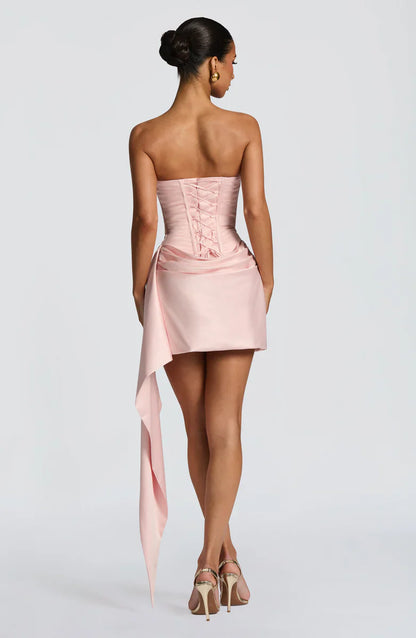 MONA | Vestido mini con silueta pulida